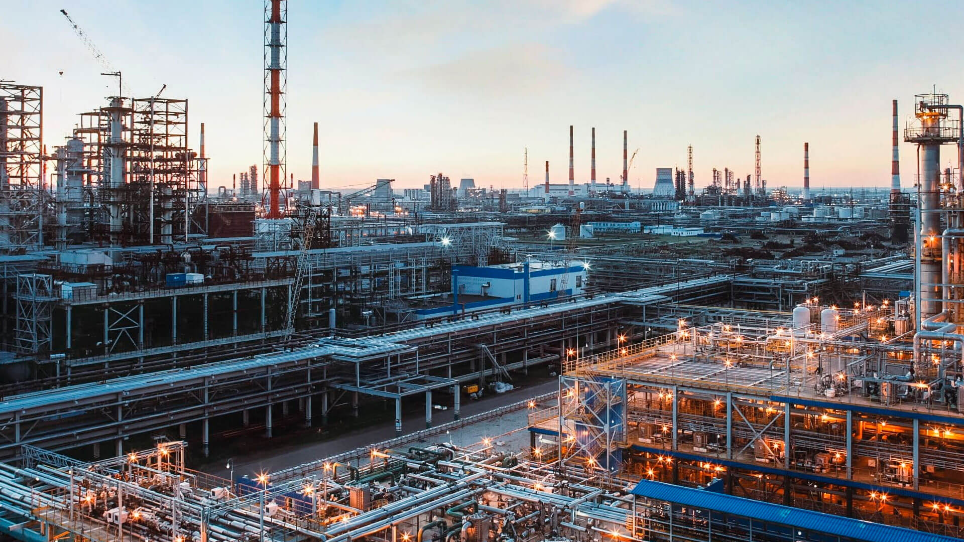 Химический комплекс. Газпром Нефтехим Салават завод. Нефтеперерабатывающий завод Салават.